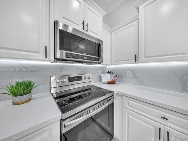 20673 NE 10th Path, Miami, FL 33179