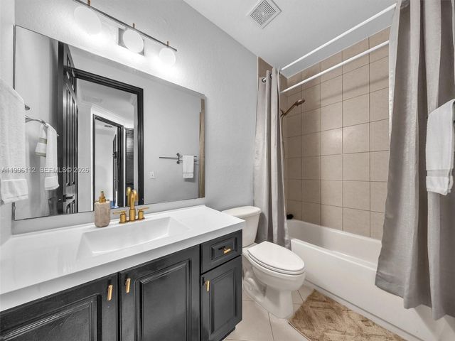 20673 NE 10th Path, Miami, FL 33179