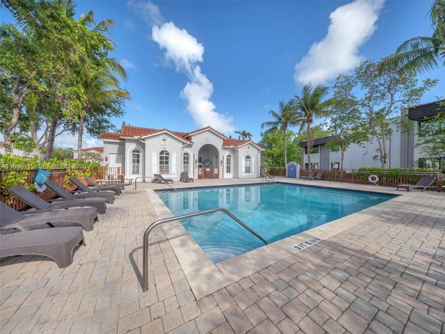 20673 NE 10th Path, Miami, FL 33179