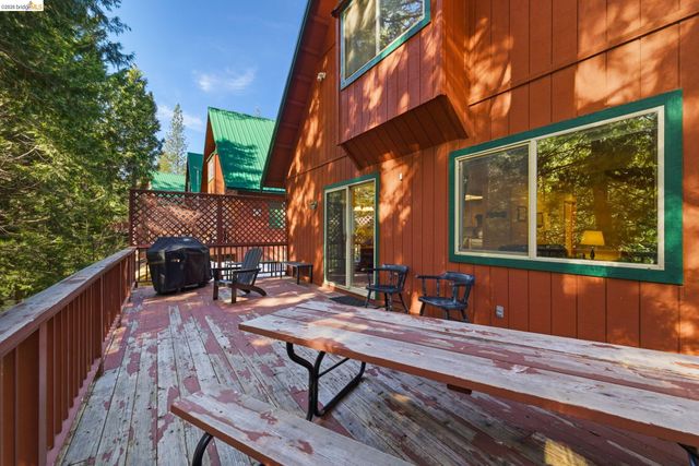 28525 S Stan Ct, Strawberry, CA 95364