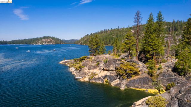 28525 S Stan Ct, Strawberry, CA 95364