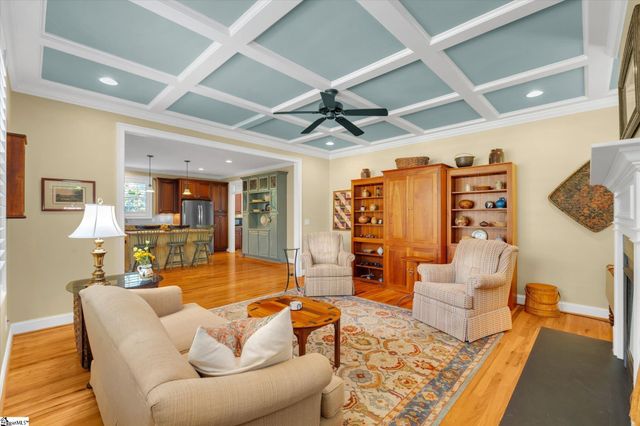 9 Hogarth Street, Greenville, SC 29617