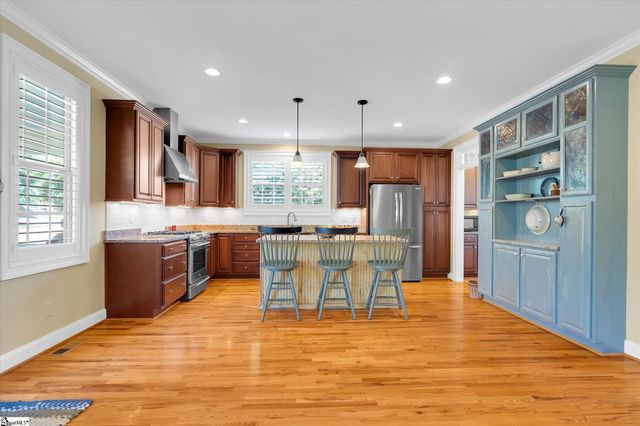 9 Hogarth Street, Greenville, SC 29617