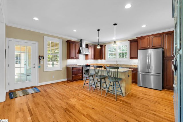 9 Hogarth Street, Greenville, SC 29617