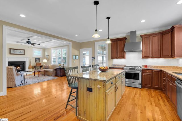 9 Hogarth Street, Greenville, SC 29617