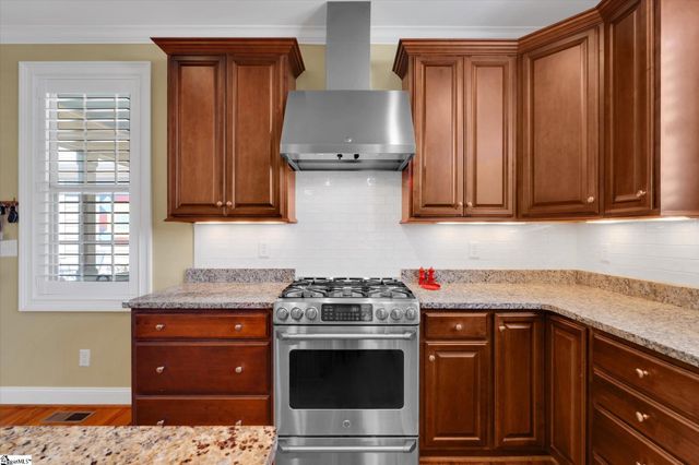 9 Hogarth Street, Greenville, SC 29617