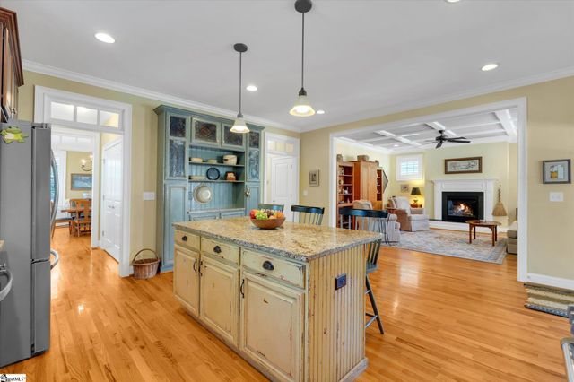 9 Hogarth Street, Greenville, SC 29617