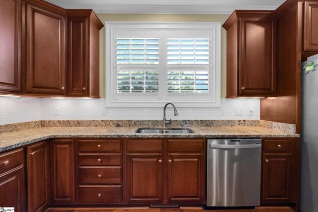 9 Hogarth Street, Greenville, SC 29617