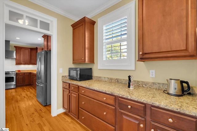 9 Hogarth Street, Greenville, SC 29617