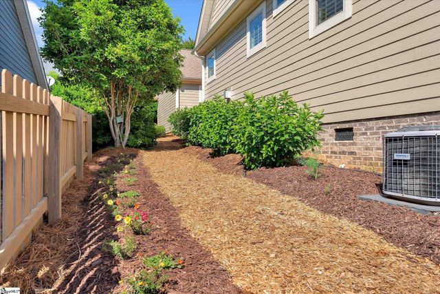 9 Hogarth Street, Greenville, SC 29617