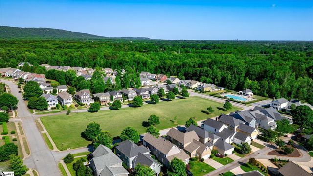 9 Hogarth Street, Greenville, SC 29617