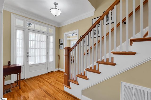 9 Hogarth Street, Greenville, SC 29617