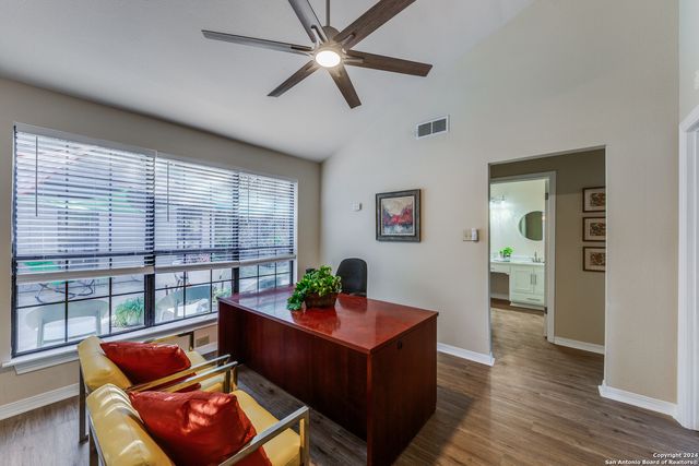 8537 Classic Oaks Ln, San Antonio, TX 78255