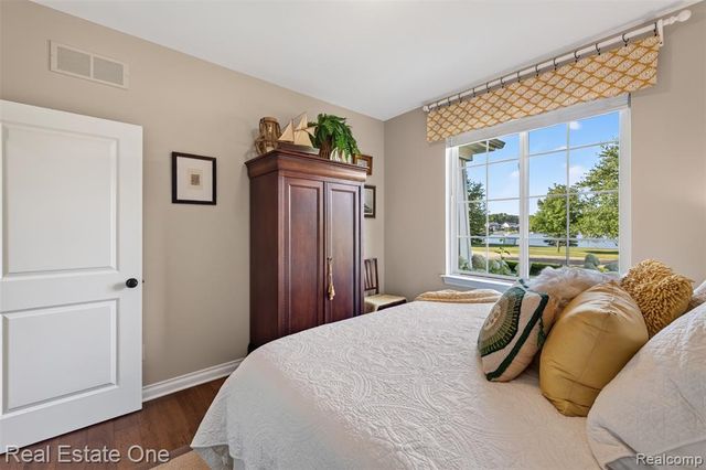 1537 Glass Lake Circle, Oxford, MI 48371