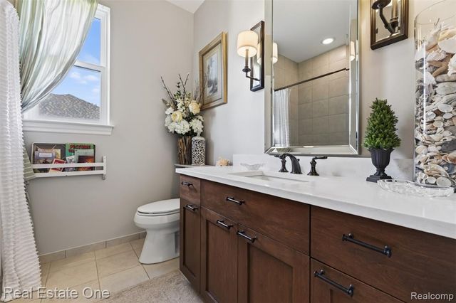 1537 Glass Lake Circle, Oxford, MI 48371