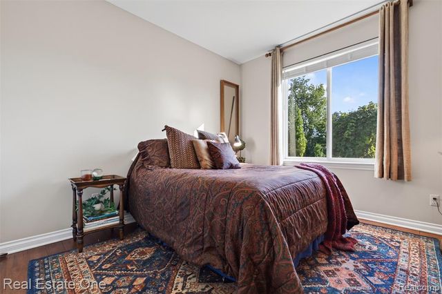 1537 Glass Lake Circle, Oxford, MI 48371