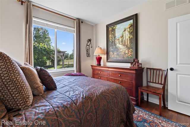 1537 Glass Lake Circle, Oxford, MI 48371