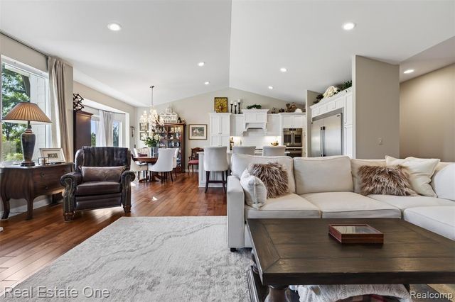 1537 Glass Lake Circle, Oxford, MI 48371