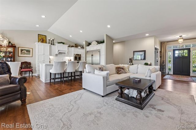 1537 Glass Lake Circle, Oxford, MI 48371