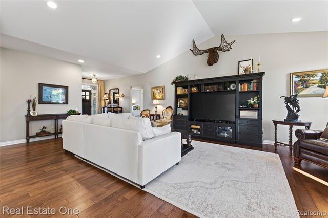 1537 Glass Lake Circle, Oxford, MI 48371