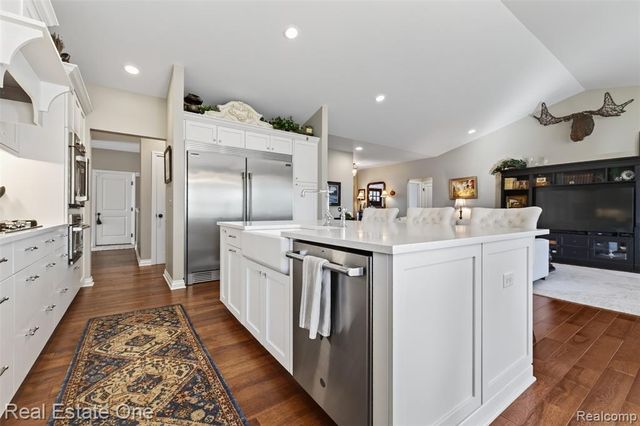 1537 Glass Lake Circle, Oxford, MI 48371