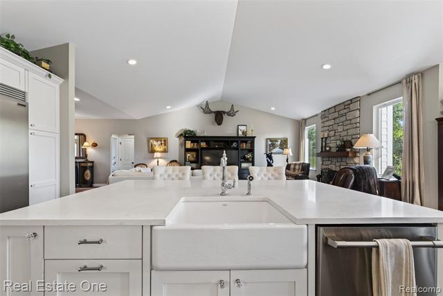 1537 Glass Lake Circle, Oxford, MI 48371