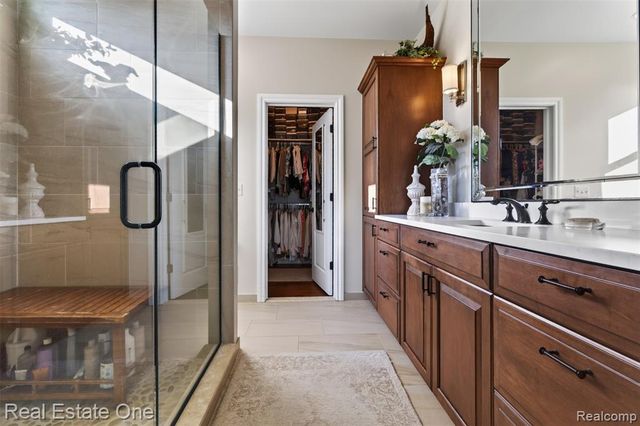 1537 Glass Lake Circle, Oxford, MI 48371