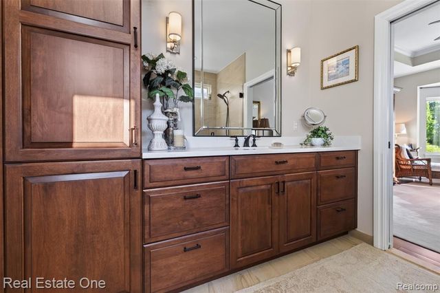 1537 Glass Lake Circle, Oxford, MI 48371