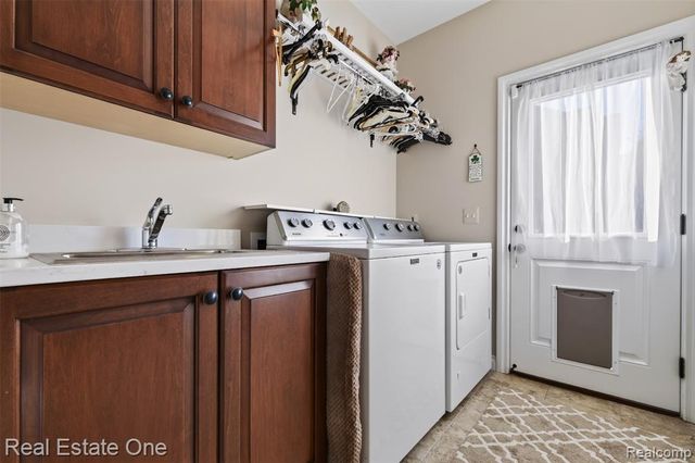 1537 Glass Lake Circle, Oxford, MI 48371