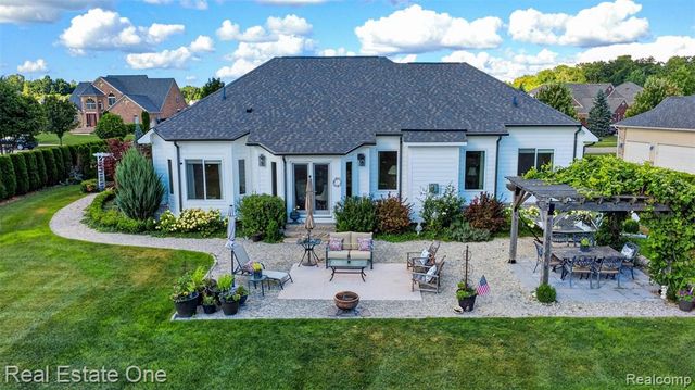 1537 Glass Lake Circle, Oxford, MI 48371