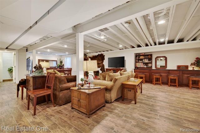 1537 Glass Lake Circle, Oxford, MI 48371