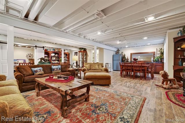 1537 Glass Lake Circle, Oxford, MI 48371