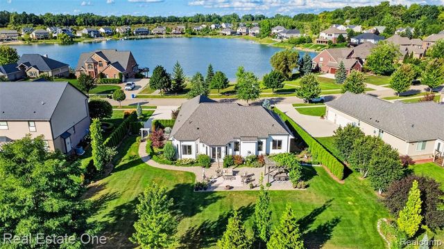 1537 Glass Lake Circle, Oxford, MI 48371