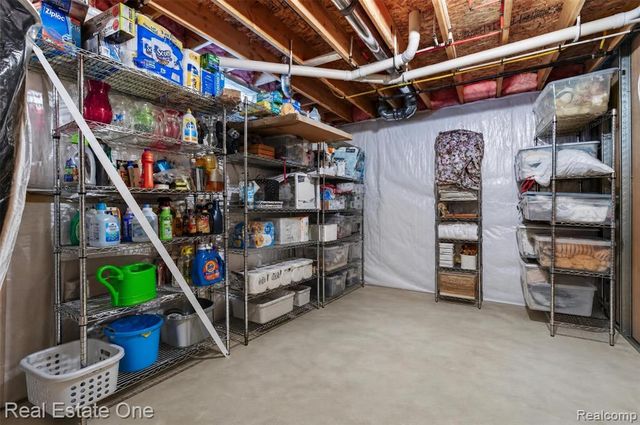 1537 Glass Lake Circle, Oxford, MI 48371