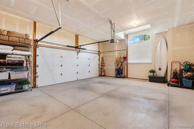 1537 Glass Lake Circle, Oxford, MI 48371