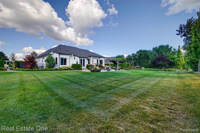 1537 Glass Lake Circle, Oxford, MI 48371