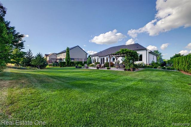 1537 Glass Lake Circle, Oxford, MI 48371