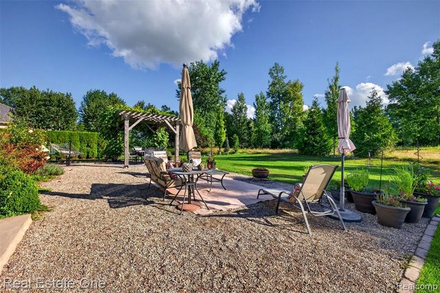 1537 Glass Lake Circle, Oxford, MI 48371
