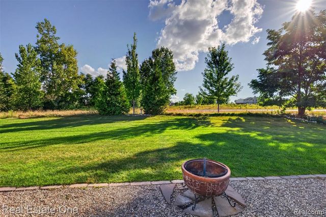 1537 Glass Lake Circle, Oxford, MI 48371