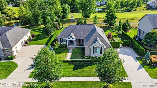 1537 Glass Lake Circle, Oxford, MI 48371