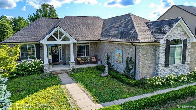 1537 Glass Lake Circle, Oxford, MI 48371