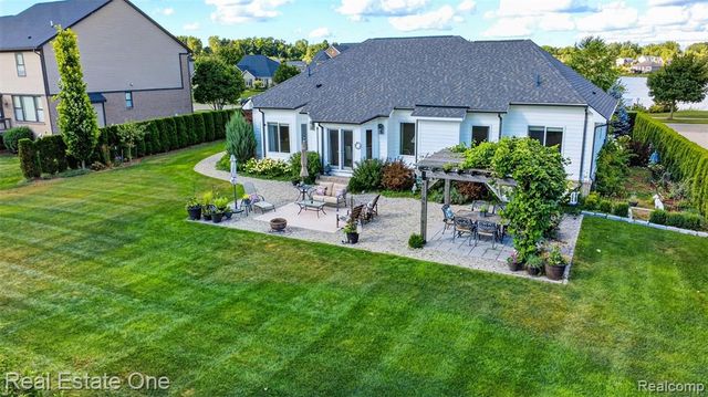 1537 Glass Lake Circle, Oxford, MI 48371