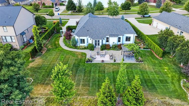 1537 Glass Lake Circle, Oxford, MI 48371