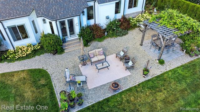 1537 Glass Lake Circle, Oxford, MI 48371
