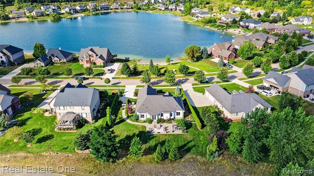 1537 Glass Lake Circle, Oxford, MI 48371