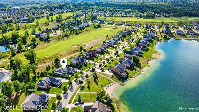 1537 Glass Lake Circle, Oxford, MI 48371