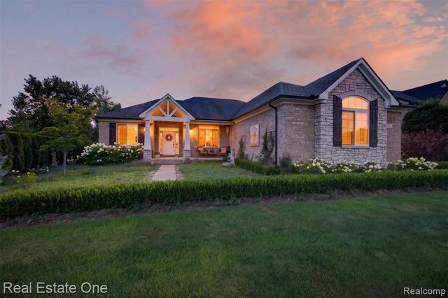 1537 Glass Lake Circle, Oxford, MI 48371