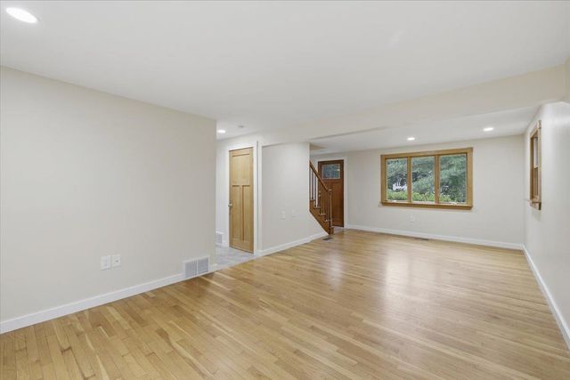 16 Lakeview Way, Auburn, NH 03032