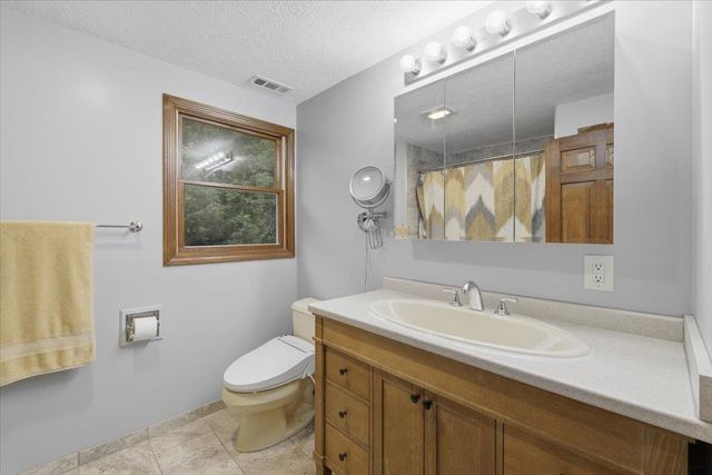 16 Lakeview Way, Auburn, NH 03032