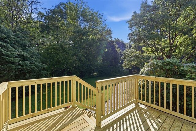 16 Lakeview Way, Auburn, NH 03032